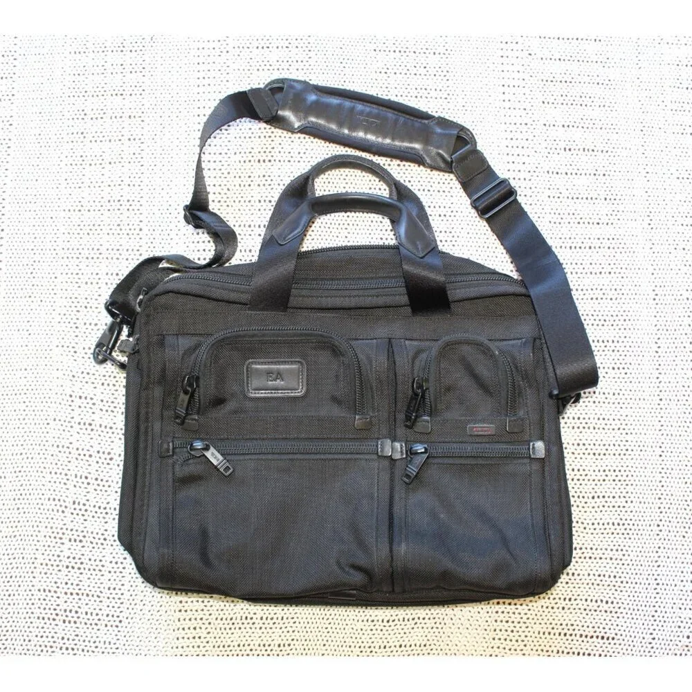 TUMI Alpha 2 Expandable organizer Briefcase/Laptop Bag Black Business Travel